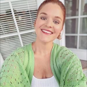 Meet your Posher, Candice